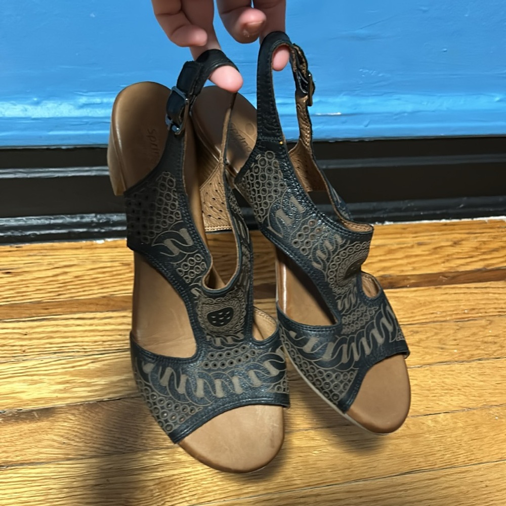 Sandals - Picture 3 of 4